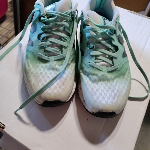 Women's Karhu Shoes - Picture 2 of 4